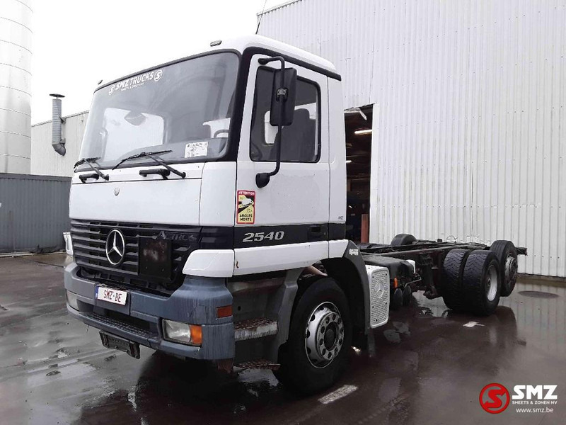 Mercedes-Benz Actros 2540 6x2 francais - Châssis cabine: photos 3 Mercedes-Benz Actros 2540 6x2 francais - Châssis cabine: photos 3