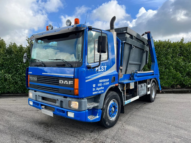 DAF CF 75.250 Euro3 / 2 bakken / Portaalarm / Manual - Camion ampliroll: photos 2 DAF CF 75.250 Euro3 / 2 bakken / Portaalarm / Manual - Camion ampliroll: photos 2