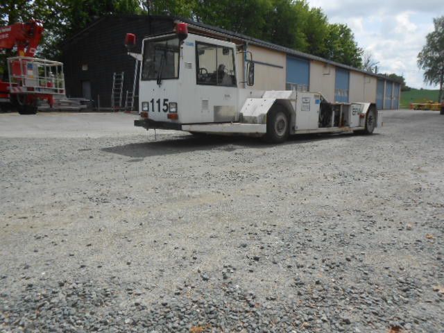 MAN AM110 Flugzeugschlepper MAN AM110 Flugzeugschlepper - Tracteur d'avions: photos 1 MAN AM110 Flugzeugschlepper MAN AM110 Flugzeugschlepper - Tracteur d'avions: photos 1