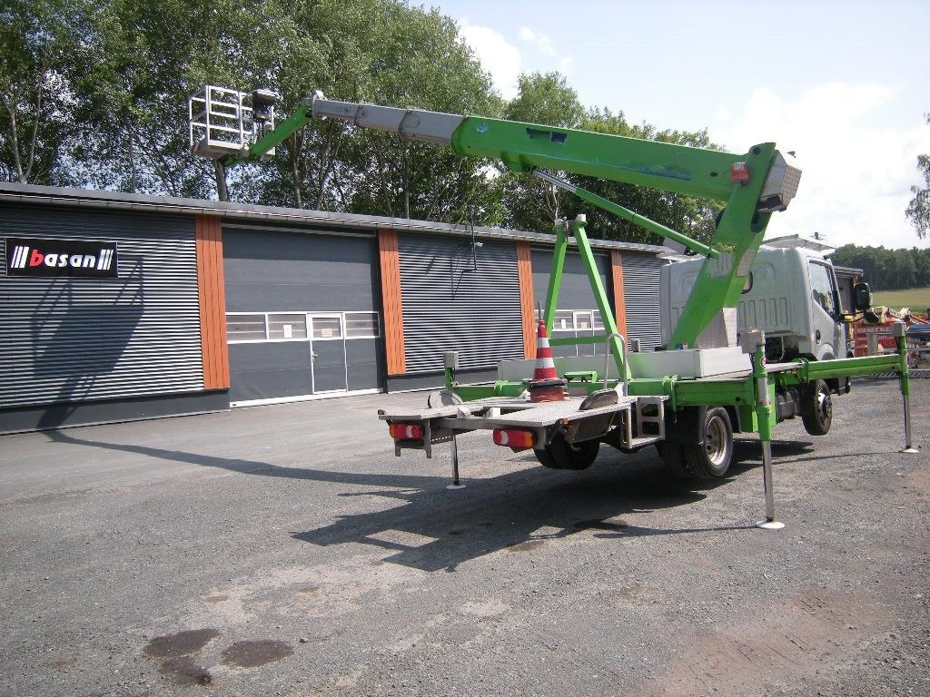 Nissan NT 400 Cabstar mit Palfinger P260BK, 21m - Camion avec nacelle: photos 1 Nissan NT 400 Cabstar mit Palfinger P260BK, 21m - Camion avec nacelle: photos 1