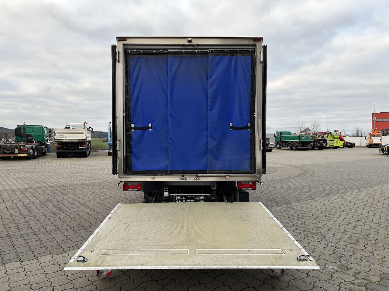 Iveco 70C18 Daily Tiefkühlkoffer mit Ladebordwand - Utilitaire frigorifique: photos 4 Iveco 70C18 Daily Tiefkühlkoffer mit Ladebordwand - Utilitaire frigorifique: photos 4