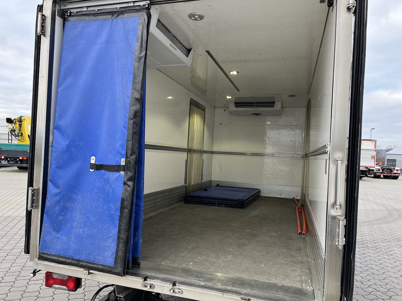 Iveco 70C18 Daily Tiefkühlkoffer mit Ladebordwand - Utilitaire frigorifique: photos 5 Iveco 70C18 Daily Tiefkühlkoffer mit Ladebordwand - Utilitaire frigorifique: photos 5