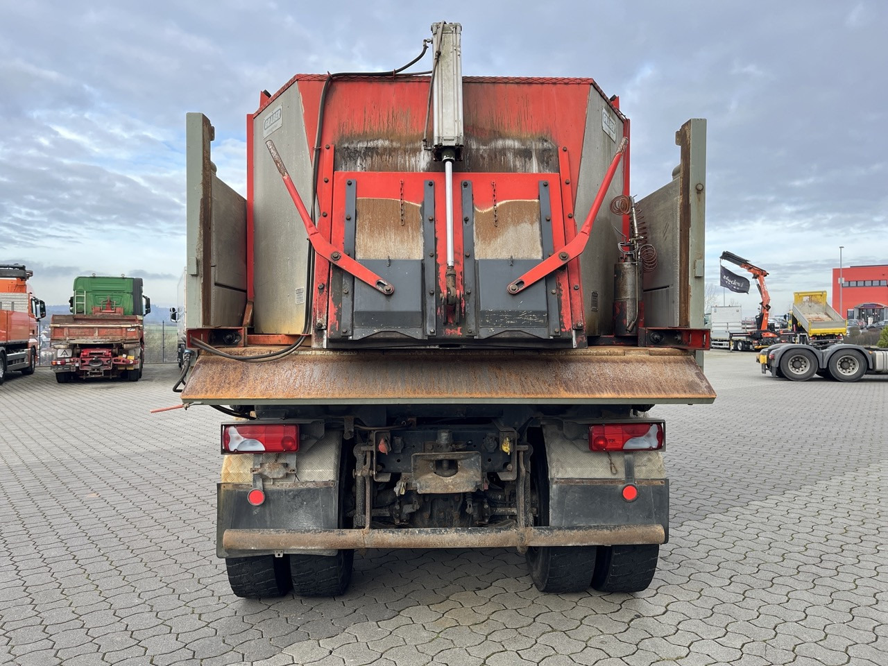 Camion benne MAN 35.430 8x4 Intarder Analog Tacho Bordmatik: photos 6 Camion benne MAN 35.430 8x4 Intarder Analog Tacho Bordmatik: photos 6