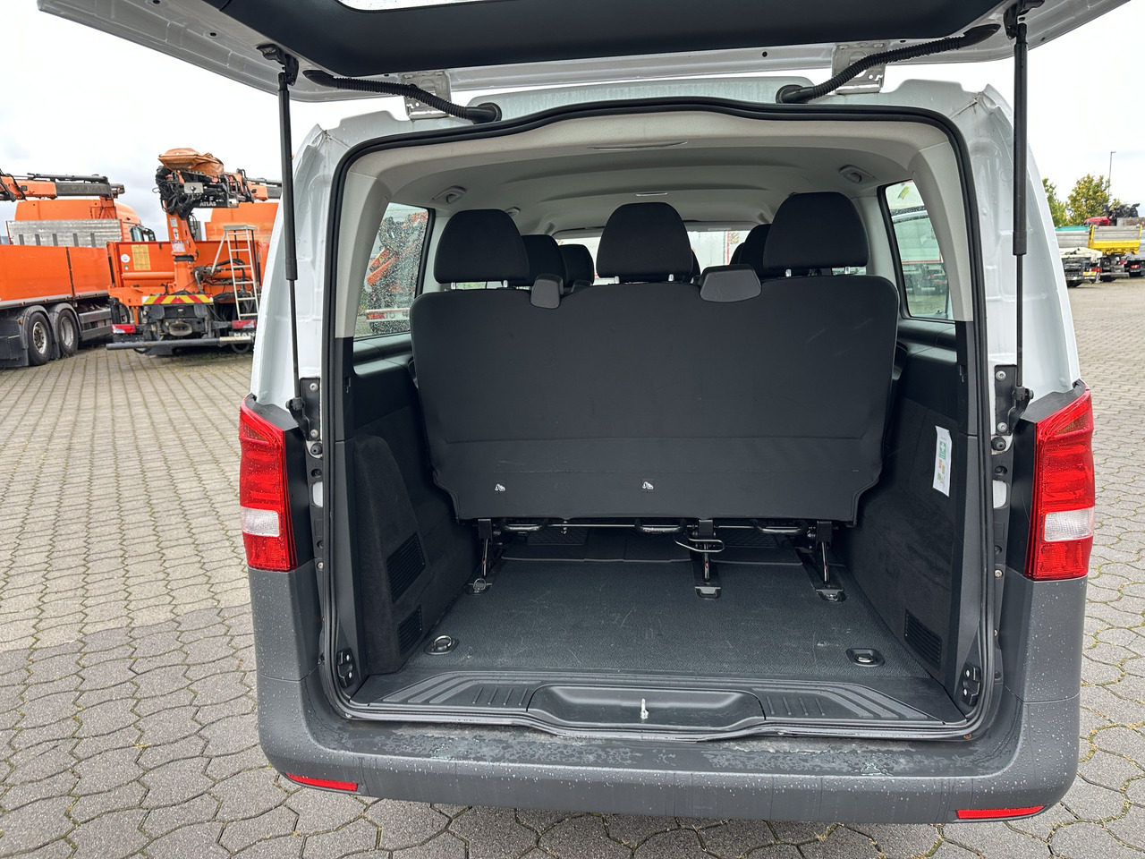 Mercedes-Benz Vito 111 CDI 9 Sitzer BT FSE Klima Tempomat Radio - Transport de personnes: photos 3 Mercedes-Benz Vito 111 CDI 9 Sitzer BT FSE Klima Tempomat Radio - Transport de personnes: photos 3