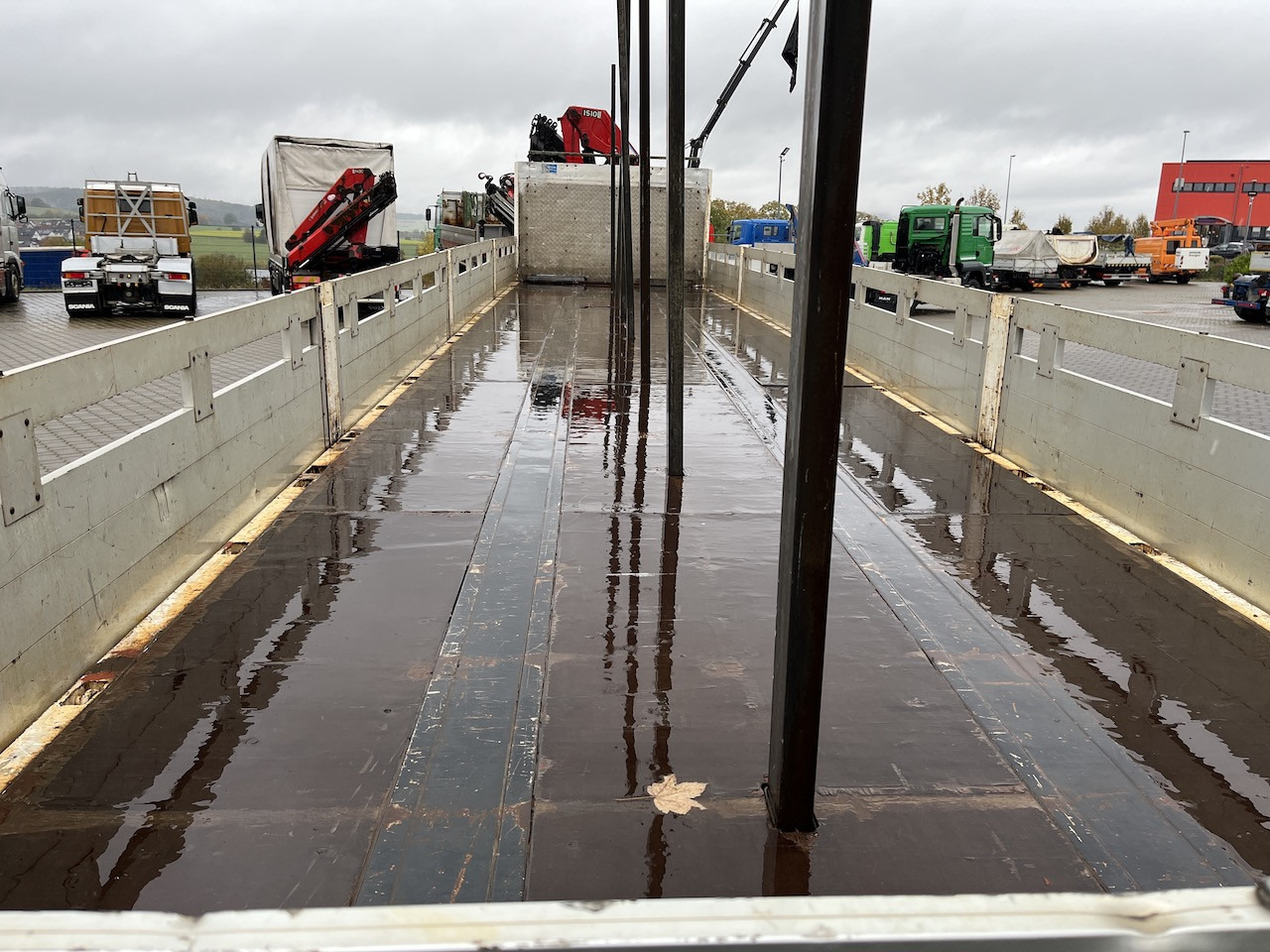 Meusburger MPS-3 Auflieger mit Kran HMF 1510 K-4 Lenkachse - Semi-remorque plateau: photos 2 Meusburger MPS-3 Auflieger mit Kran HMF 1510 K-4 Lenkachse - Semi-remorque plateau: photos 2