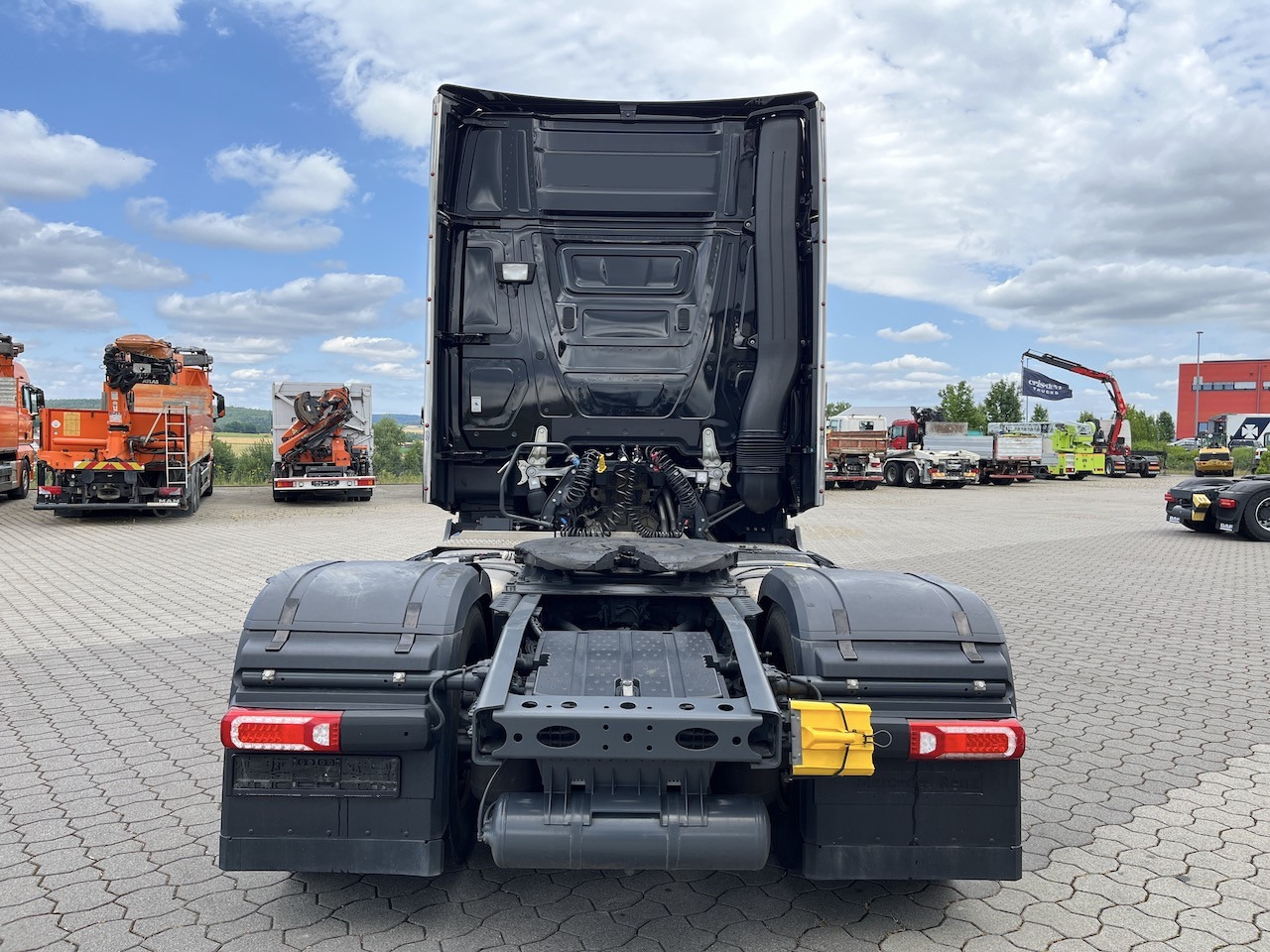 Mercedes-Benz Actros 1853 4x2 Gigaspace Sitzecke StyleLine - Tracteur routier: photos 3 Mercedes-Benz Actros 1853 4x2 Gigaspace Sitzecke StyleLine - Tracteur routier: photos 3
