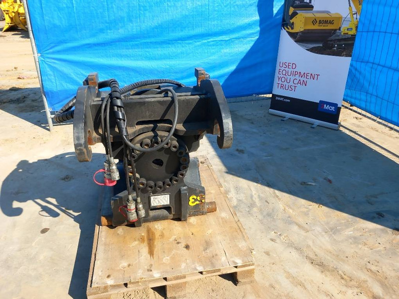 Eurosteel Powertilt 300 - Tiltrotator: photos 2 Eurosteel Powertilt 300 - Tiltrotator: photos 2