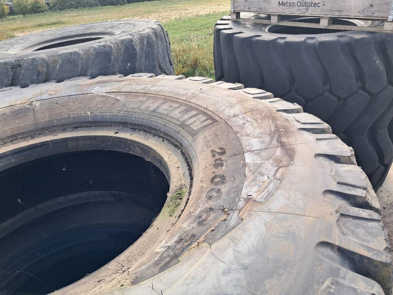 Michelin Xtra Load Grip 24.00R35 - Pneus et jantes pour Engins de chantier: photos 3 Michelin Xtra Load Grip 24.00R35 - Pneus et jantes pour Engins de chantier: photos 3