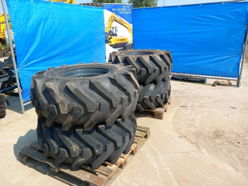 TractionMaster 18-19,5 - Pneus et jantes pour Matériel de manutention: photos 1 TractionMaster 18-19,5 - Pneus et jantes pour Matériel de manutention: photos 1