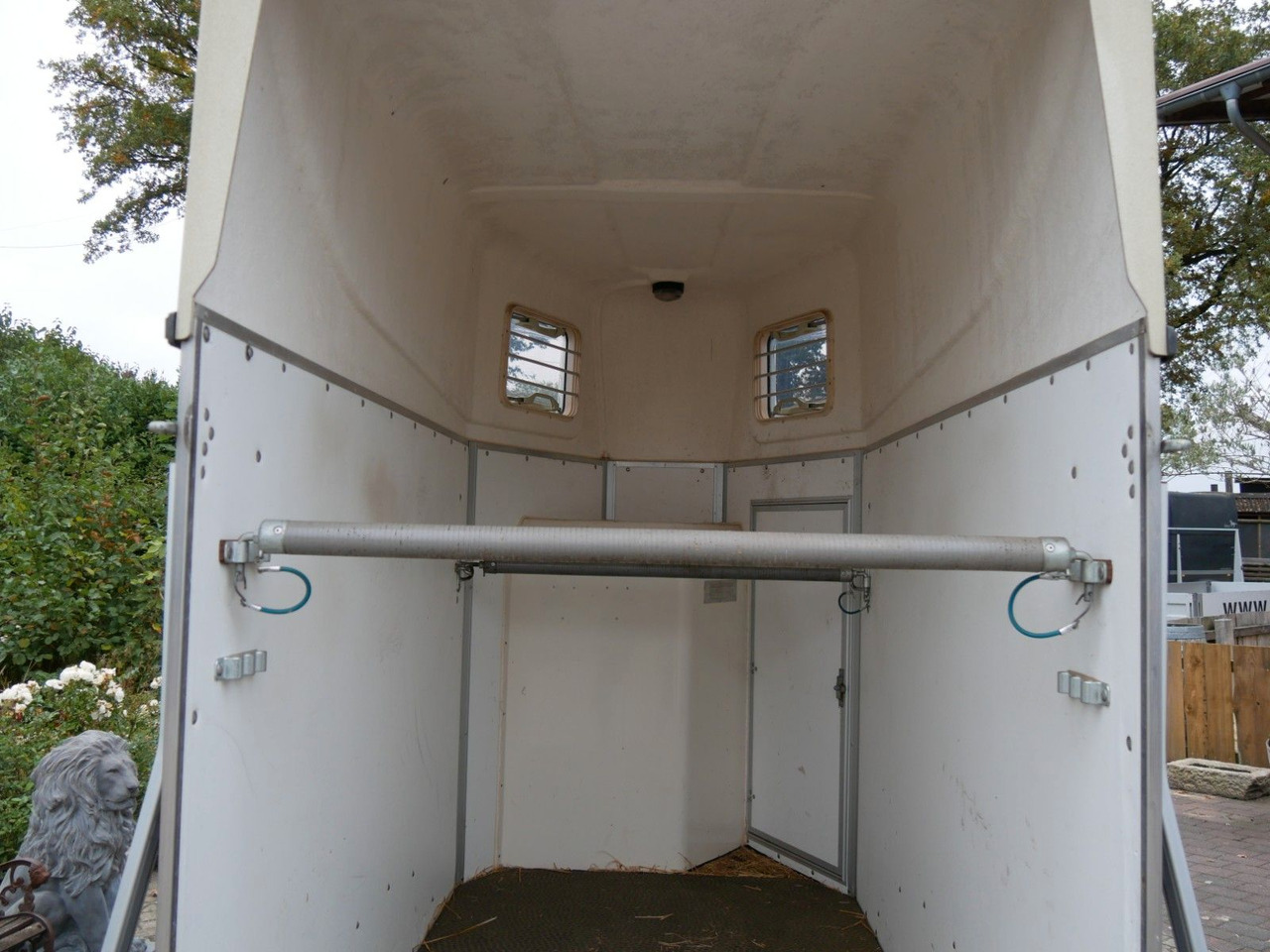 Blomert 1,5 Pferde Holz Poly - Remorque bétaillère: photos 5 Blomert 1,5 Pferde Holz Poly - Remorque bétaillère: photos 5