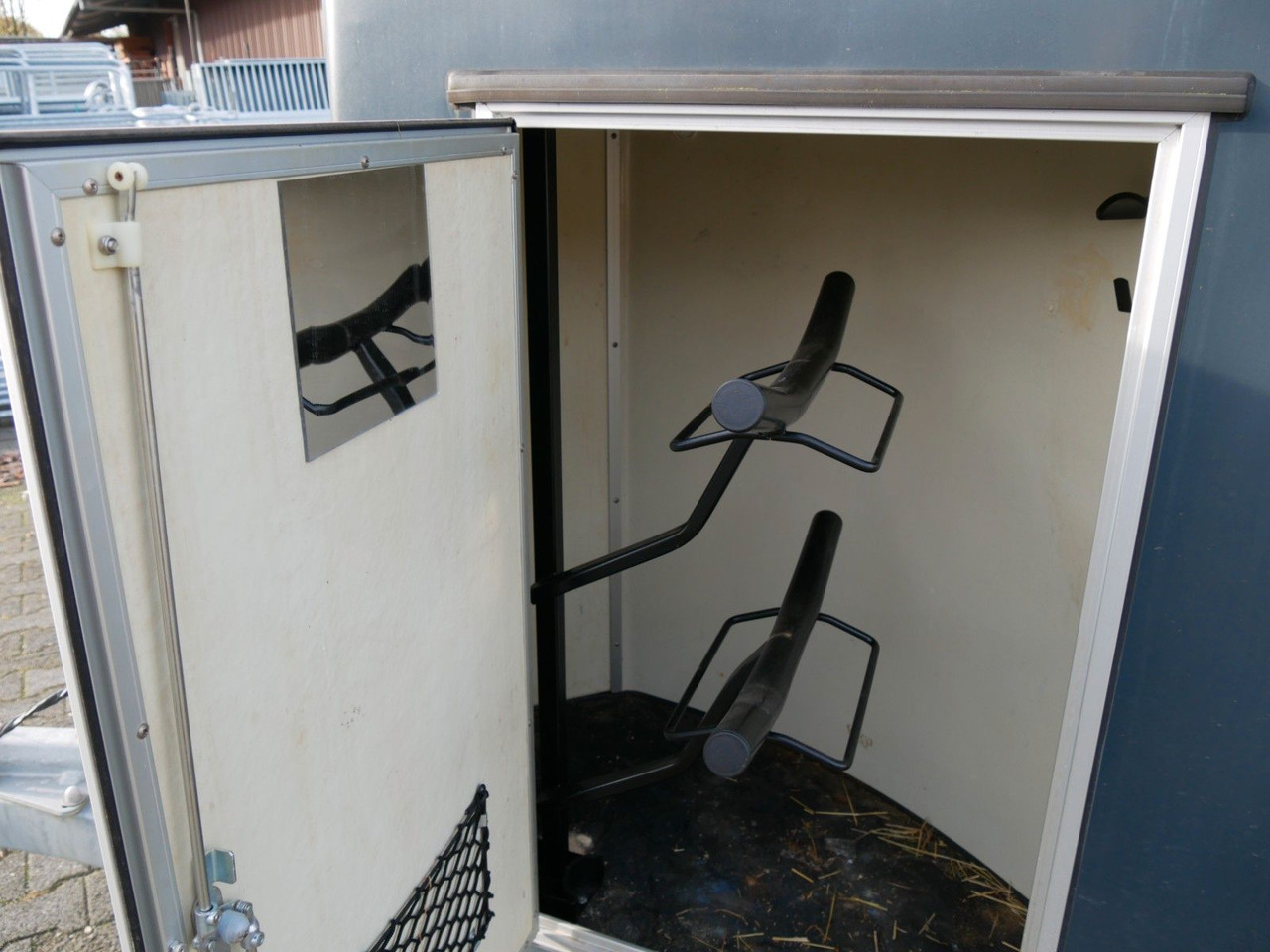 Cheval Liberte Gold One Pullmann Alu schwenkbare Klappe - Remorque bétaillère: photos 3 Cheval Liberte Gold One Pullmann Alu schwenkbare Klappe - Remorque bétaillère: photos 3