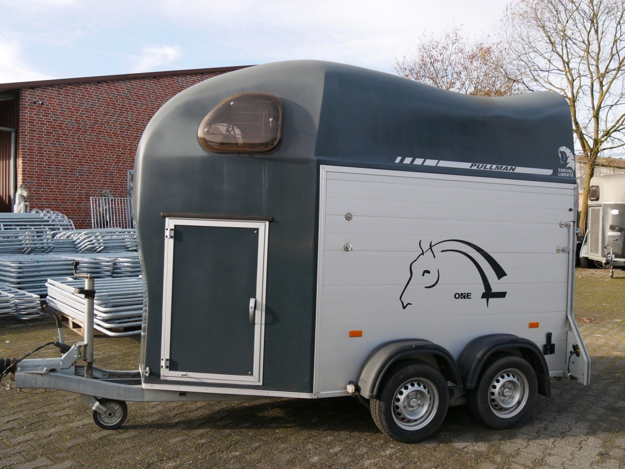 Cheval Liberte Gold One Pullmann Alu schwenkbare Klappe - Remorque bétaillère: photos 2 Cheval Liberte Gold One Pullmann Alu schwenkbare Klappe - Remorque bétaillère: photos 2