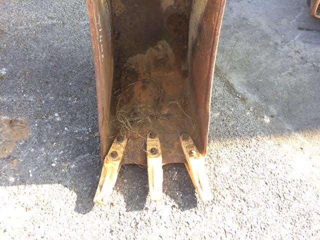 CATERPILLAR 415mm - Type Tractopelle - Godet pour pelle: photos 2 CATERPILLAR 415mm - Type Tractopelle - Godet pour pelle: photos 2