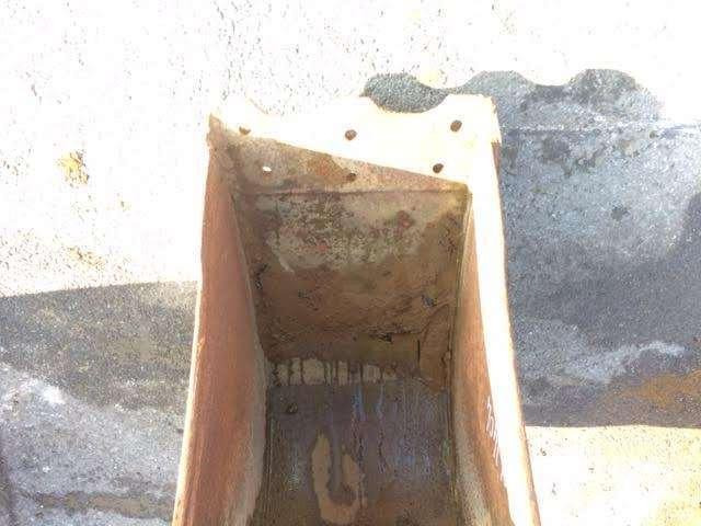 CATERPILLAR 430mm - Type Tractopelle - Godet pour pelle: photos 2 CATERPILLAR 430mm - Type Tractopelle - Godet pour pelle: photos 2