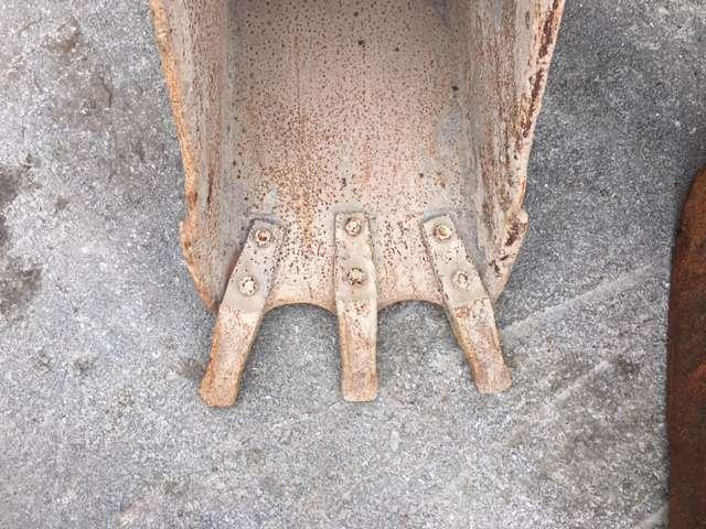 CATERPILLAR 450mm - Tractopelle - Godet pour pelle: photos 3 CATERPILLAR 450mm - Tractopelle - Godet pour pelle: photos 3