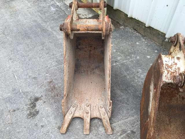 CATERPILLAR 450mm - Tractopelle - Godet pour pelle: photos 2 CATERPILLAR 450mm - Tractopelle - Godet pour pelle: photos 2