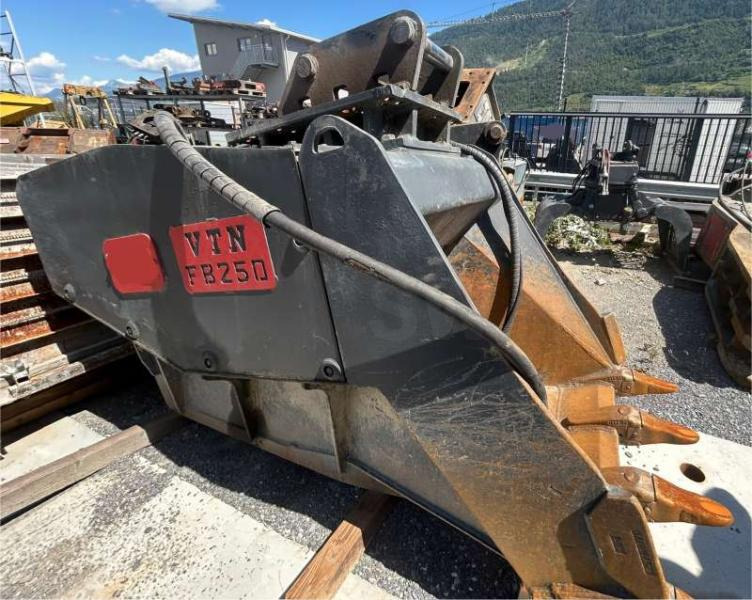 VTN Godet Concasseur VTN FB 250 - Godet pour Engins de chantier: photos 1 VTN Godet Concasseur VTN FB 250 - Godet pour Engins de chantier: photos 1