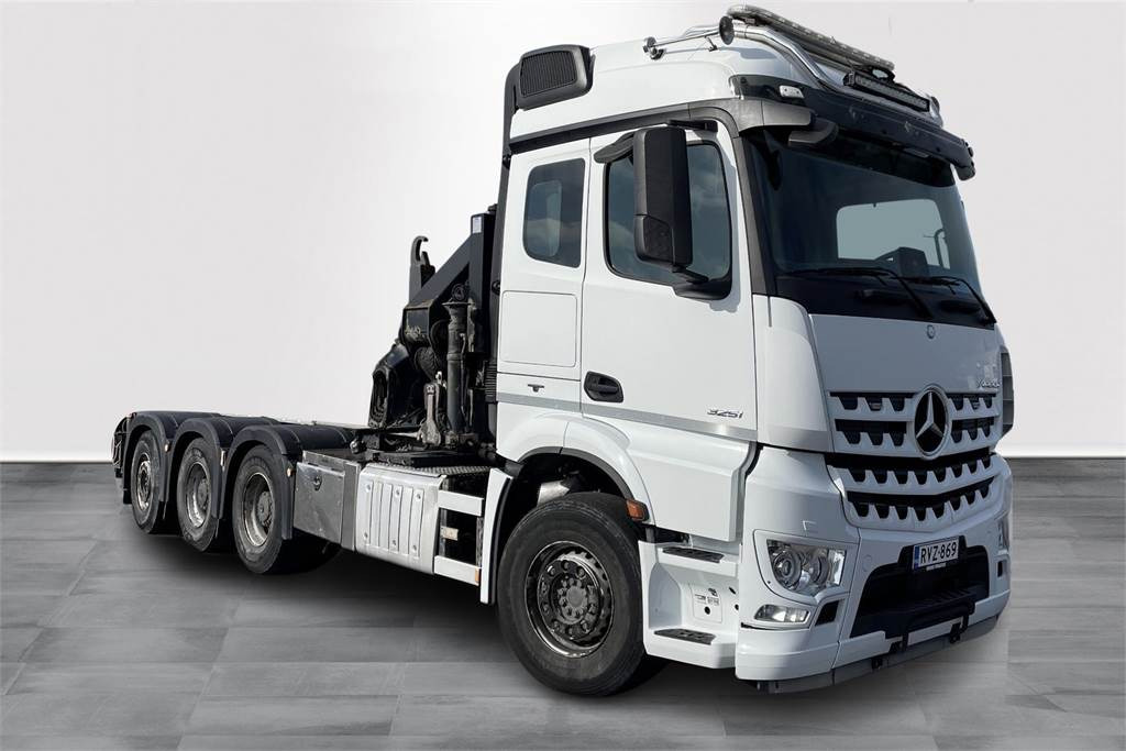 Mercedes-Benz Arocs 3251 8x4*4 - HMF 32 tm - Koukku - Camion grue: photos 2 Mercedes-Benz Arocs 3251 8x4*4 - HMF 32 tm - Koukku - Camion grue: photos 2