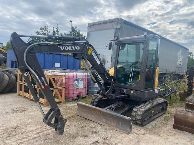 Volvo ECR 35 D MIETE / RENTAL (12001934) - Mini pelle: photos 1 Volvo ECR 35 D MIETE / RENTAL (12001934) - Mini pelle: photos 1