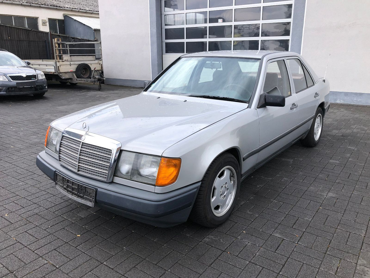 Mercedes-Benz W124 E 260 - Berline: photos 1 Mercedes-Benz W124 E 260 - Berline: photos 1