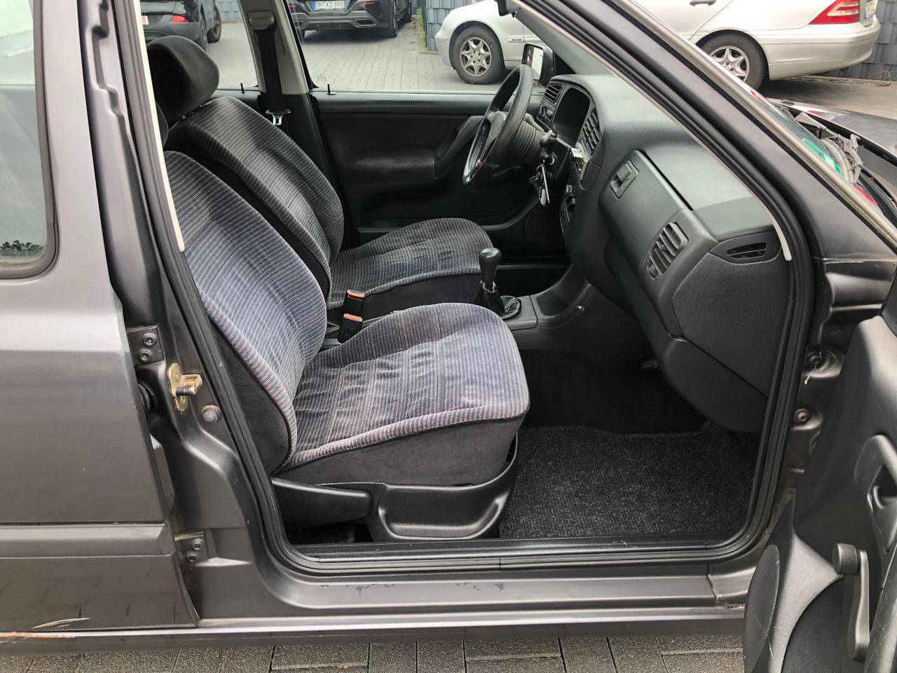 Berline Volkswagen Golf 1.8 GL Klima: photos 16