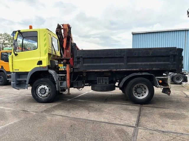 DAF 65 -180ATI 4x4 FULL STEEL 3-WAY KIPPER AND PALFINGER CRANE (EURO 2 / MANUAL GEARBOX / FULL STEEL SUSPENSION / ETC.) - Camion benne, Camion grue: photos 5 DAF 65 -180ATI 4x4 FULL STEEL 3-WAY KIPPER AND PALFINGER CRANE (EURO 2 / MANUAL GEARBOX / FULL STEEL SUSPENSION / ETC.) - Camion benne, Camion grue: photos 5