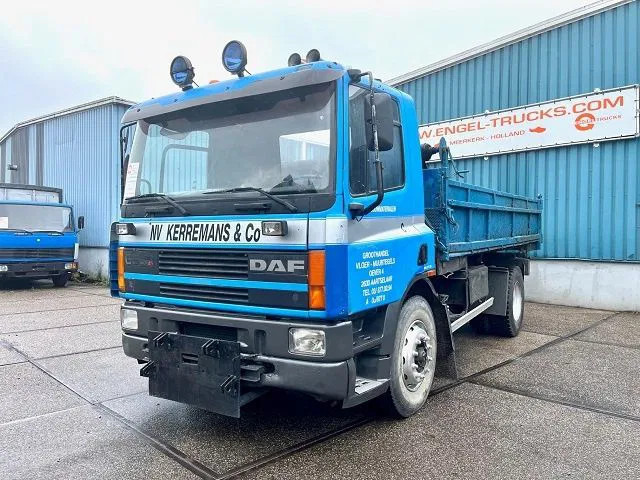 DAF 65.210 ATI 4x2 FULL STEEL KIPPER (EURO 2 / MANUAL GEARBOX / FULL STEEL SUSPENSION / P.T.O.) - Camion benne: photos 1 DAF 65.210 ATI 4x2 FULL STEEL KIPPER (EURO 2 / MANUAL GEARBOX / FULL STEEL SUSPENSION / P.T.O.) - Camion benne: photos 1