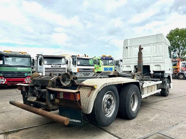 DAF 95.480 XF SPACECAB 6x2 WITH HOOK-ARM SYSTEM (EURO 3 / ZF16 MANUAL GEARBOX / ZF-INTARDER / STEEL-/AIR SUSPENSION / AIRCONDITIONIN - Camion ampliroll: photos 3 DAF 95.480 XF SPACECAB 6x2 WITH HOOK-ARM SYSTEM (EURO 3 / ZF16 MANUAL GEARBOX / ZF-INTARDER / STEEL-/AIR SUSPENSION / AIRCONDITIONIN - Camion ampliroll: photos 3