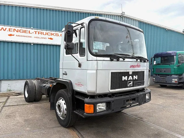 MAN 18 18.232 4x2 FULL STEEL CHASSIS (MANUAL GEARBOX / FULL STEEL SUSPENSION / REDUCTION AXLE) - Châssis cabine: photos 2 MAN 18 18.232 4x2 FULL STEEL CHASSIS (MANUAL GEARBOX / FULL STEEL SUSPENSION / REDUCTION AXLE) - Châssis cabine: photos 2