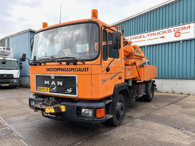 MAN F 15.192 (6-CILINDER) WITH GEESINK VACUUM TANK (MANUAL GEARBOX / P.T.O.) ORIGINAL DUTCH TRUCK - Camion vidangeur: photos 1 MAN F 15.192 (6-CILINDER) WITH GEESINK VACUUM TANK (MANUAL GEARBOX / P.T.O.) ORIGINAL DUTCH TRUCK - Camion vidangeur: photos 1