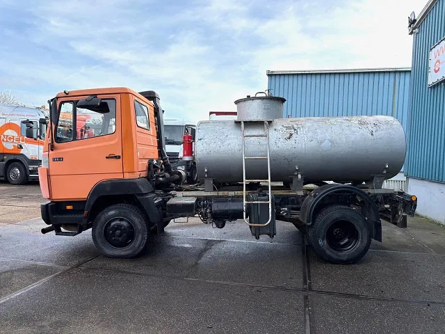 Mercedes-Benz 914 KO RHD 4x2 FULL STEEL TANK TRUCK (6-CILINDER ENGINE / MANUAL GEARBOX / FULL STEEL SUSPENSION) - Camion citerne: photos 5 Mercedes-Benz 914 KO RHD 4x2 FULL STEEL TANK TRUCK (6-CILINDER ENGINE / MANUAL GEARBOX / FULL STEEL SUSPENSION) - Camion citerne: photos 5
