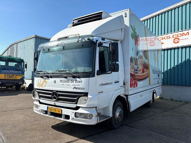 Mercedes-Benz Atego 816 L 4x2 ORIGINAL DUTCH COOLER TRUCK WITH CARRIER XARIOS 600D/E (MANUAL GEARBOX / AIRCONDITIONING / 2.000 KG. TAILLIFT) - Camion frigorifique: photos 1 Mercedes-Benz Atego 816 L 4x2 ORIGINAL DUTCH COOLER TRUCK WITH CARRIER XARIOS 600D/E (MANUAL GEARBOX / AIRCONDITIONING / 2.000 KG. TAILLIFT) - Camion frigorifique: photos 1