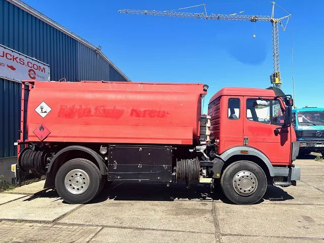Mercedes-Benz SK 1726 (ORIGINAL GERMAN) 13.500 LITER TANK TRUCK (ZF16 MANUAL GEARBOX / FULL STEEL SUSPENSION / REDUCTION AXLE / ANALOG COUNTER - Camion citerne: photos 4 Mercedes-Benz SK 1726 (ORIGINAL GERMAN) 13.500 LITER TANK TRUCK (ZF16 MANUAL GEARBOX / FULL STEEL SUSPENSION / REDUCTION AXLE / ANALOG COUNTER - Camion citerne: photos 4