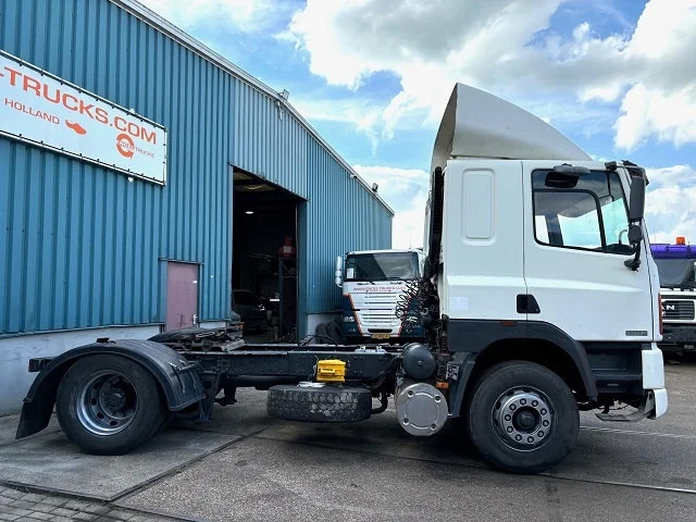 DAF 85.400 ATI SLEEPERCAB (EURO 2 / ZF16 MANUAL GEARBOX / ZF-INTARDER) - Tracteur routier: photos 4 DAF 85.400 ATI SLEEPERCAB (EURO 2 / ZF16 MANUAL GEARBOX / ZF-INTARDER) - Tracteur routier: photos 4
