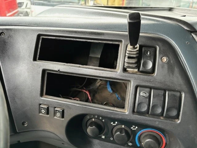 DAF 95.430 XF SPACECAB (EURO 2 / ZF16 MANUAL GEARBOX / ZF-INTARDER / AIRCONDITIONING) — crédit-bail DAF 95.430 XF SPACECAB (EURO 2 / ZF16 MANUAL GEARBOX / ZF-INTARDER / AIRCONDITIONING): photos 8