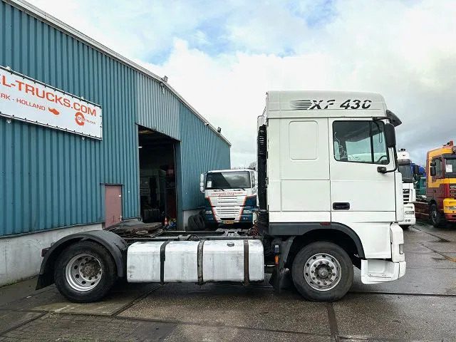 DAF 95.430 XF SPACECAB (EURO 3 / ZF16 MANUAL GEARBOX / ZF-INTARDER / AIRCONDITIONING) - Tracteur routier: photos 4 DAF 95.430 XF SPACECAB (EURO 3 / ZF16 MANUAL GEARBOX / ZF-INTARDER / AIRCONDITIONING) - Tracteur routier: photos 4