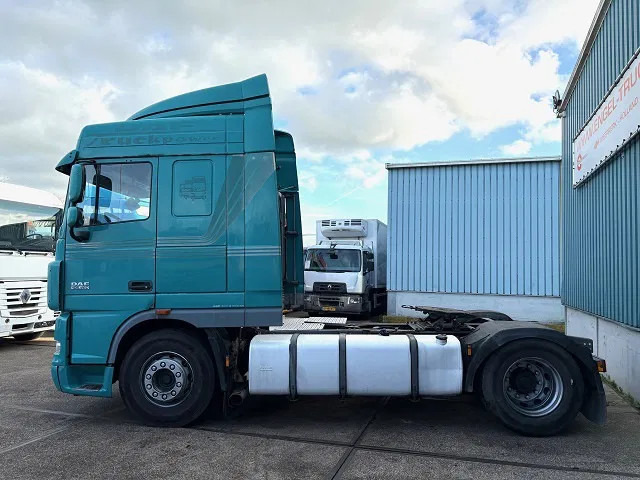 DAF XF 105.460 SPACECAB (EURO 5 / ZF16 MANUAL GEARBOX / P.T.O. / AIRCONDITIONING / FRIDGE UNDER BED / ETC.) - Tracteur routier: photos 4 DAF XF 105.460 SPACECAB (EURO 5 / ZF16 MANUAL GEARBOX / P.T.O. / AIRCONDITIONING / FRIDGE UNDER BED / ETC.) - Tracteur routier: photos 4