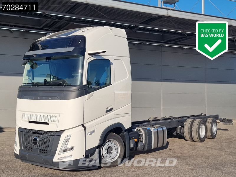 Volvo FH 62 R AERO 6X2 NEW Horsetruck chassis Lift+Lenkachse Dynamic Steering Mirror cam Euro 6 - Camion: photos 1 Volvo FH 62 R AERO 6X2 NEW Horsetruck chassis Lift+Lenkachse Dynamic Steering Mirror cam Euro 6 - Camion: photos 1