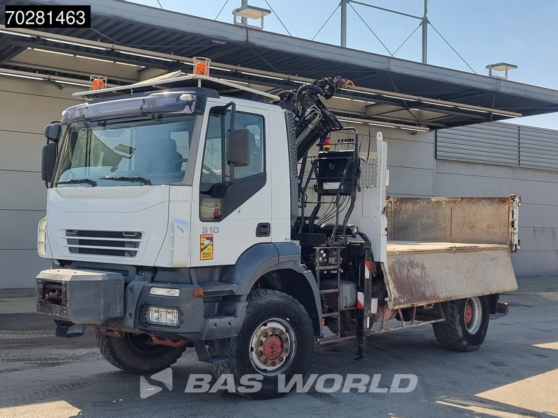Camion benne, Camion grue Iveco Trakker 310 4X4 Atlas 145.2-A2 Kran Crane 4x4 Big axle 6m3 3 sided tipper Euro 4: photos 10 Camion benne, Camion grue Iveco Trakker 310 4X4 Atlas 145.2-A2 Kran Crane 4x4 Big axle 6m3 3 sided tipper Euro 4: photos 10