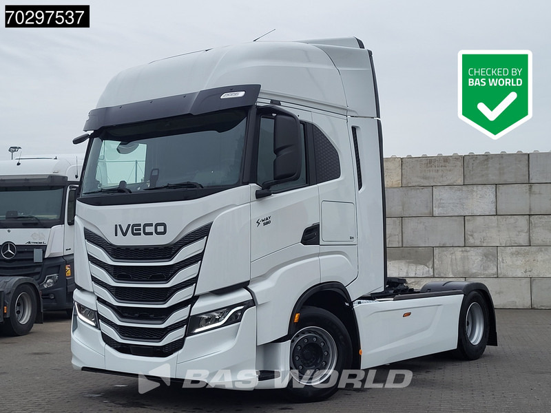 Iveco S-Way 580 4X2 NEW! 2x Tanks Standklima Navi ACC LED Euro 6 - Tracteur routier: photos 1 Iveco S-Way 580 4X2 NEW! 2x Tanks Standklima Navi ACC LED Euro 6 - Tracteur routier: photos 1
