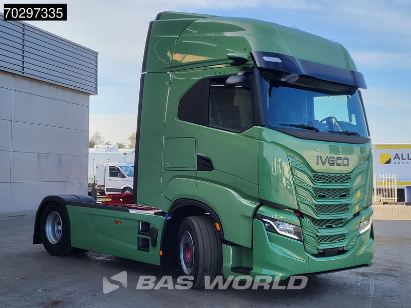 Iveco S-Way 580 4X2 NEW! DynamicSteering Standklima Navi ACC LED Euro 6 - Tracteur routier: photos 3 Iveco S-Way 580 4X2 NEW! DynamicSteering Standklima Navi ACC LED Euro 6 - Tracteur routier: photos 3