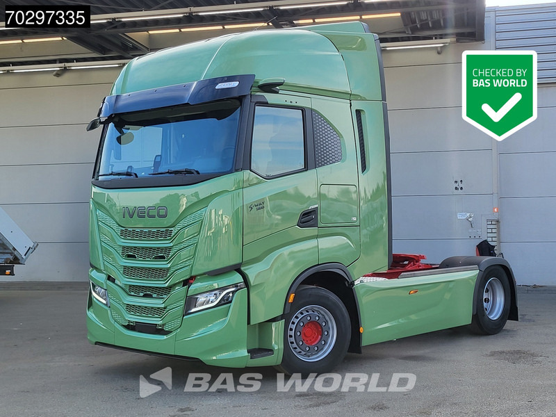 Iveco S-Way 580 4X2 NEW! DynamicSteering Standklima Navi ACC LED Euro 6 - Tracteur routier: photos 1 Iveco S-Way 580 4X2 NEW! DynamicSteering Standklima Navi ACC LED Euro 6 - Tracteur routier: photos 1