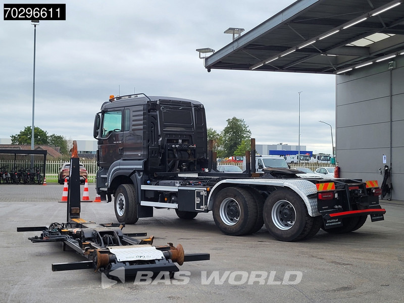 MAN TGS 33.510 TGS 6X6 Tractorhead + hooklift 20t AJK 5th wheel Wechselsystem Retarder Automatic - Tracteur routier: photos 2 MAN TGS 33.510 TGS 6X6 Tractorhead + hooklift 20t AJK 5th wheel Wechselsystem Retarder Automatic - Tracteur routier: photos 2