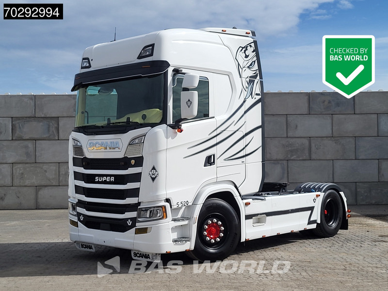 Scania S520 S 4X2 Retarder Full-Air 2x Tanks Leder Standklima Navi ACC LED Euro 6 - Tracteur routier: photos 1 Scania S520 S 4X2 Retarder Full-Air 2x Tanks Leder Standklima Navi ACC LED Euro 6 - Tracteur routier: photos 1