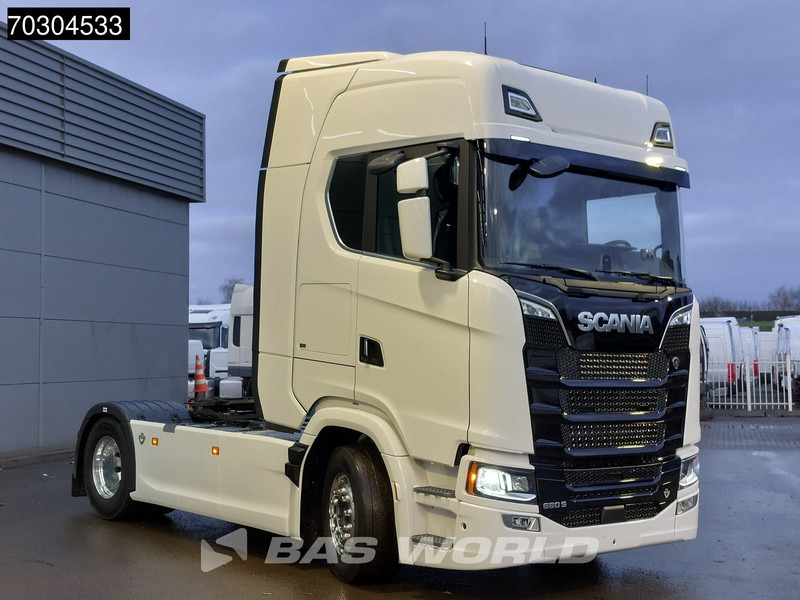 Scania S660 4X2 Retarder Full-Air 2x Tanks Standklima Leather Led ACC Alcoa Euro 6 - Tracteur routier: photos 3 Scania S660 4X2 Retarder Full-Air 2x Tanks Standklima Leather Led ACC Alcoa Euro 6 - Tracteur routier: photos 3