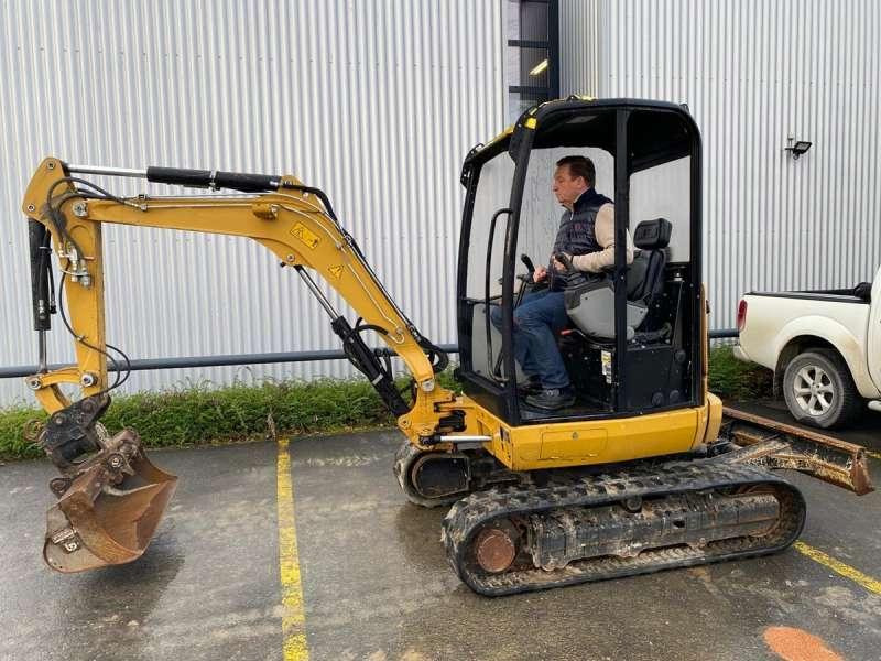 Caterpillar CANOPY 302.7DCR MACHINE SUISSE - Mini pelle: photos 2 Caterpillar CANOPY 302.7DCR MACHINE SUISSE - Mini pelle: photos 2