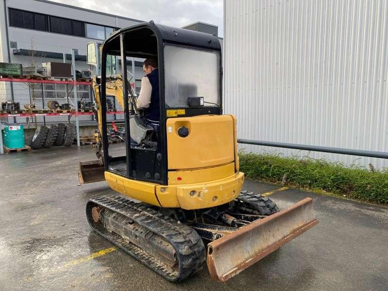 Caterpillar CANOPY 302.7DCR MACHINE SUISSE - Mini pelle: photos 3 Caterpillar CANOPY 302.7DCR MACHINE SUISSE - Mini pelle: photos 3
