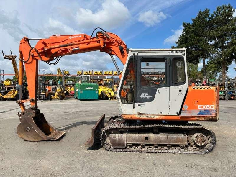Hitachi EX60 - Pelle sur chenille: photos 4 Hitachi EX60 - Pelle sur chenille: photos 4