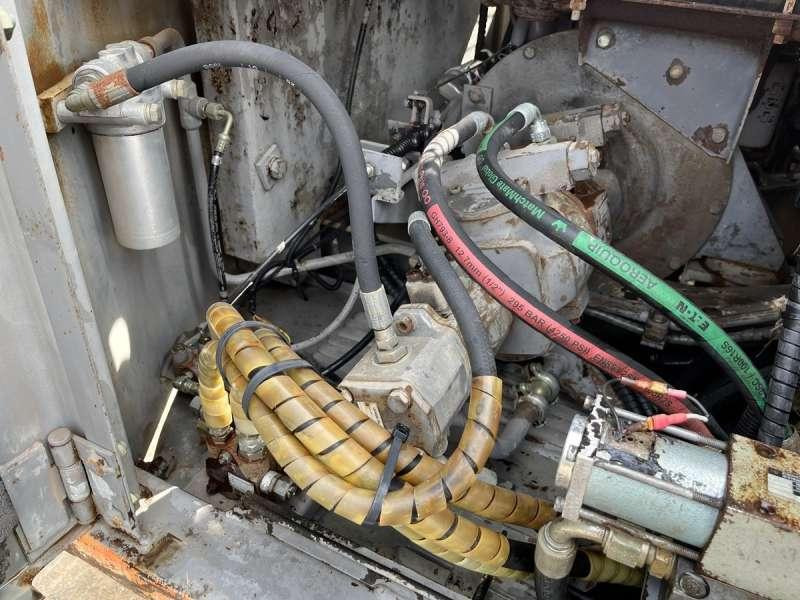 Pelle sur chenille Hitachi EX60: photos 30