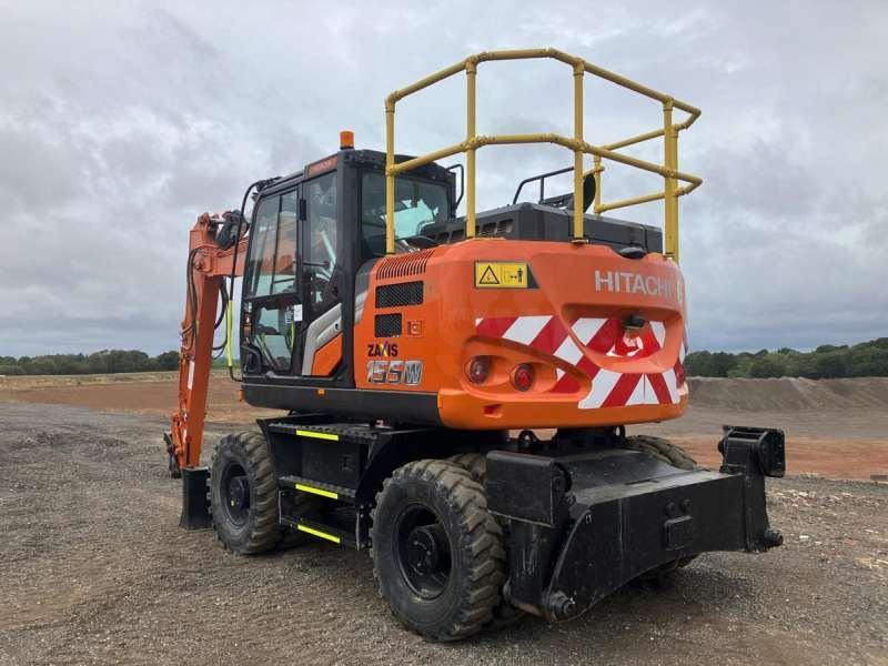 Hitachi ZX155W-7 - Pelle sur pneus: photos 3 Hitachi ZX155W-7 - Pelle sur pneus: photos 3